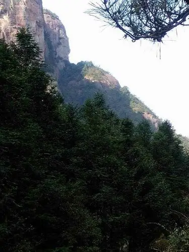 将军岩的对面是睡美人.睡美人依旧睡的那么香甜.