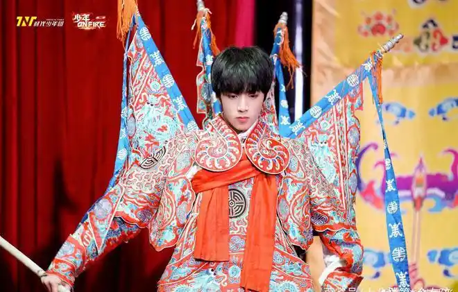 时代少年团戏服造型