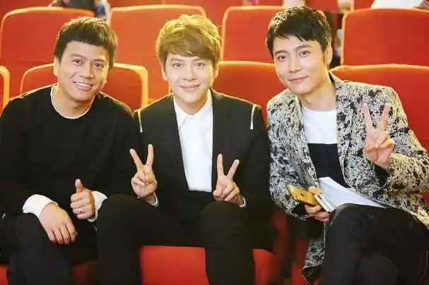 如果不是和宋小宝同框,我绝对意识不到吴亦凡竟然这么帅;同理,如果不