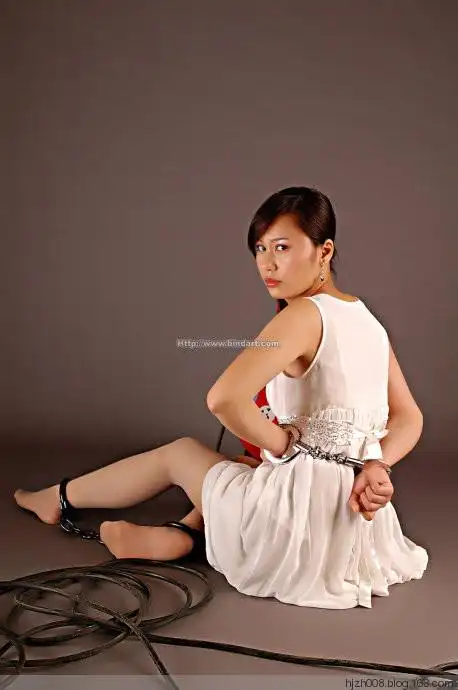 【转载】丽柜[美束]- 肉丝手铐女
