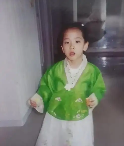 blackpink金智秀变样?粉丝晒七年前旧照力证:女儿长大了