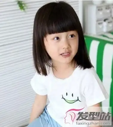 小女孩齐肩发造型做温柔漂亮小淑女