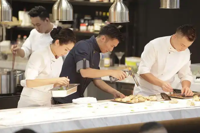 十二道锋味第三季完美收官米其林级美食带动人文关怀