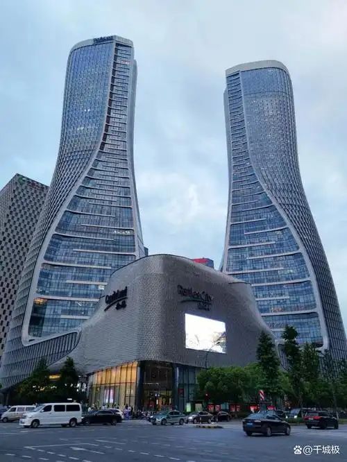 盘点部分中国造型奇特及争议建筑——京沪渝蓉杭汉郑沈等均有名!