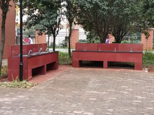 为了更好的防疫,学校增设洗手台方便孩子们勤洗手减少细菌传播.