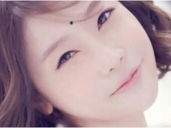 眉心痣也叫"观音痣" 男人的观音痣主贵,女人的观音痣主富,额头一颗