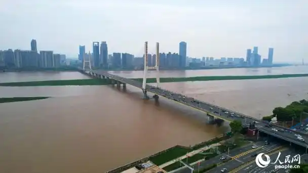 江西南昌:强降雨致赣江水位上涨