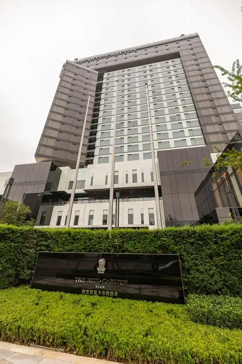 近些年西安新建的高级酒店大多集中于城南,尤其是在大雁塔-曲江遗址