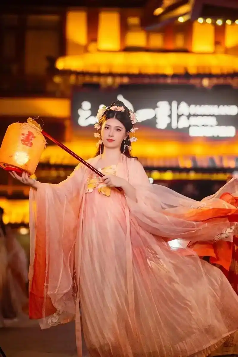 云想衣裳花想容.西安汉服推荐无需礼貌问价599一价全包 着我 - 抖音