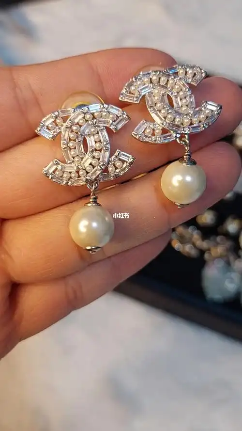 香奈儿耳饰