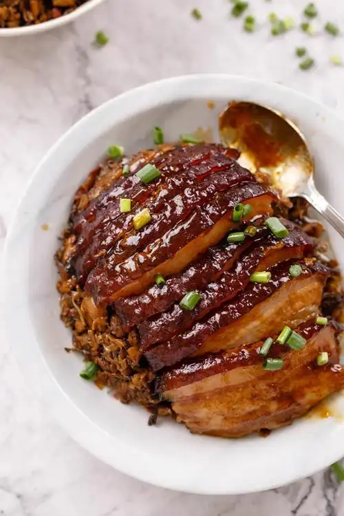 30年大厨教你做"梅菜扣肉",芬香扑鼻,肥而不腻,越蒸越香!