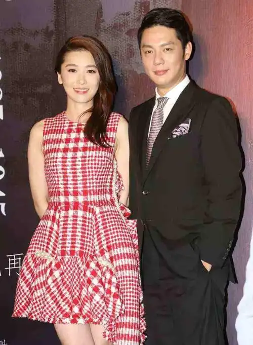 傅程鹏:一无所有时娶程愫,成名后抛妻弃子,转身与香港模特结婚