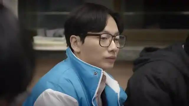 请回答1988:东龙上自习讲话,窗户外慈祥的眼光看着你呢!