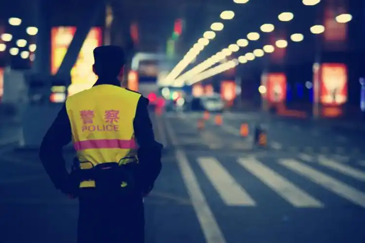 "这下,我就放心了,谢谢警察叔叔!