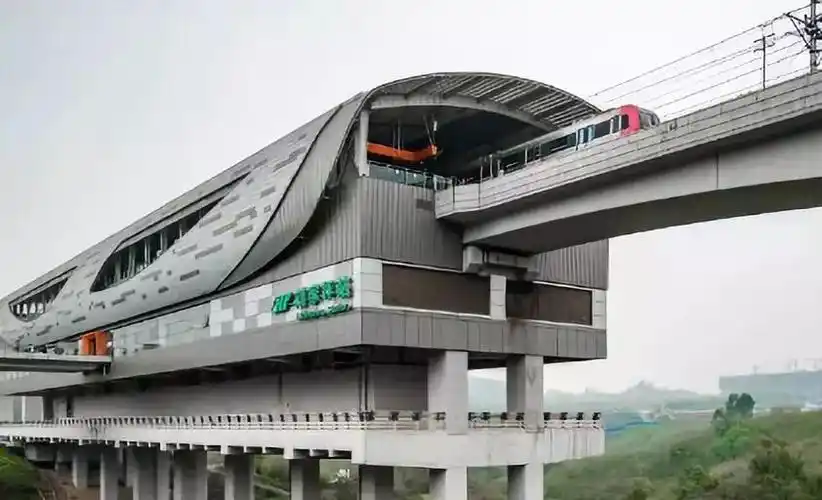 环线工程设换乘车站13座分别为:重庆西站与在建5号线重庆西铁路枢纽