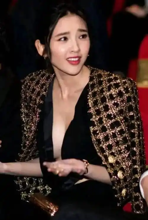 唐艺昕才是"大号水蜜桃",当镜头拉近时,网友:这身材是真的吗_张若昀