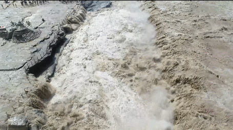 黄河壶口瀑布迎洪峰 景区临时关闭(图)_新闻频道_央视网(cctv.com)
