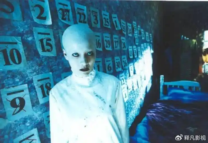 直到《恐怖热线之大头怪婴》郑保瑞这才由诸多在底层埋头苦干的导演里
