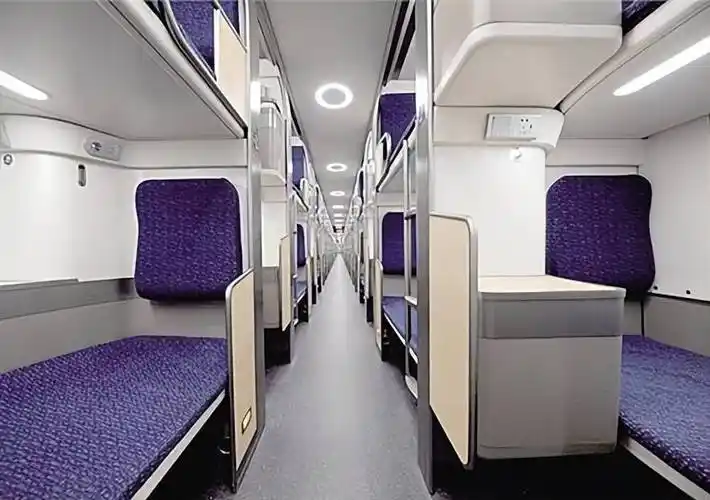 高级动卧是中国铁路推出的全新列车座位等级,相比于普通动卧,它的舒适