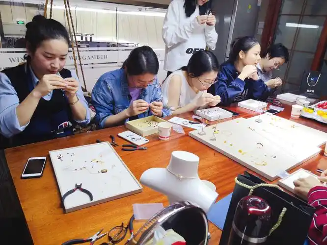 最适合你的首饰由自己制作