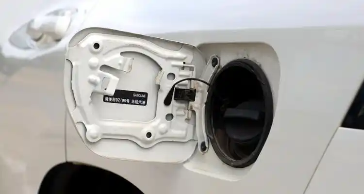 汽车打开油箱盖有气出来是什么原因