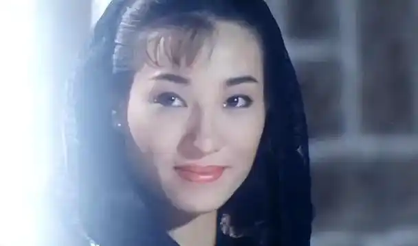 王小凤:香港最美"鬼后",入戏太深抑郁,为了救她丈夫散尽家产