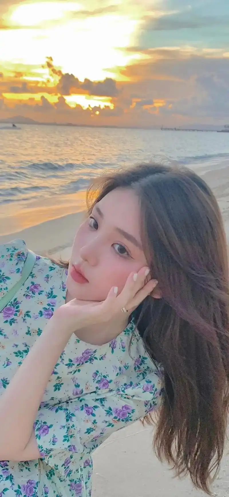 夏天 #壁纸分享 知道是哪个小姐姐吗#背景图片壁纸 - 抖音