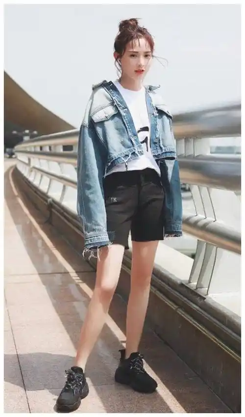 原创彭小苒才1米58穿单车裤却有1米长的腿比例我好嫉妒