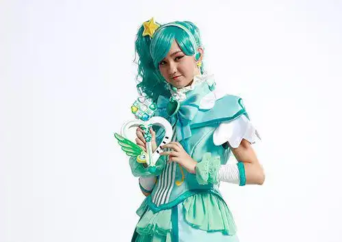 她是《巴啦啦小魔仙》中的贝贝公主,中美混血,如今16岁这般成熟