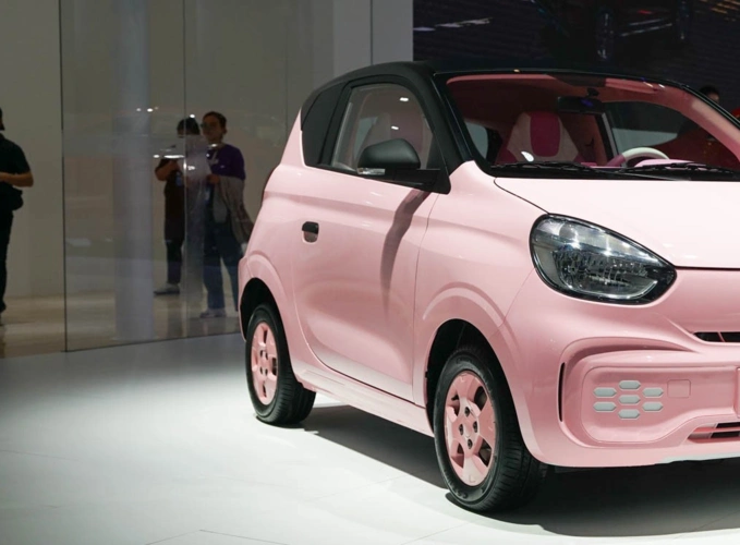 又一电动小车火了!比宏光mini贵5000多,续航302km 双气囊受追捧