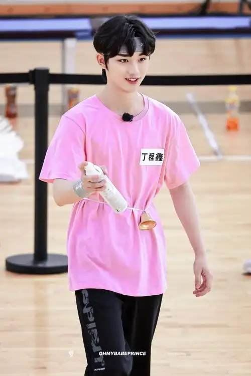 丁程鑫超话90#丁程鑫夏季运动会饭拍#99942022tf家族夏日运动会