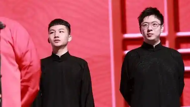 有的时候还会拉着搭档高峰,德云社总教习一起,为这个徒弟量活