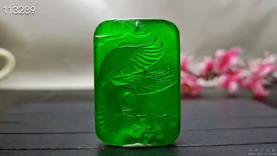 顶级龙石种帝王绿翡翠挂件