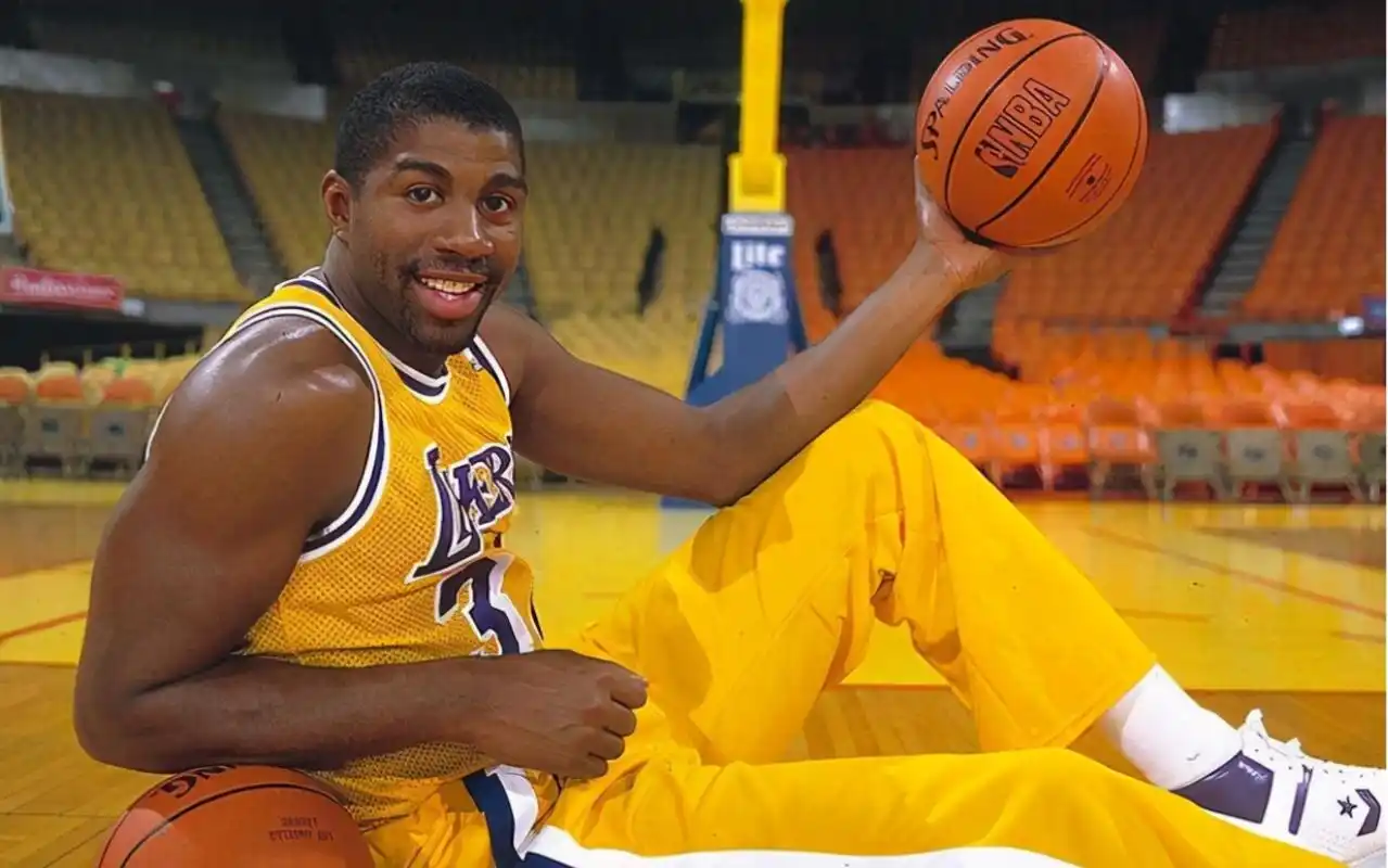 nba2kol2全程燃点5突魔术师约翰逊行进间节奏快顺势过人混剪集锦