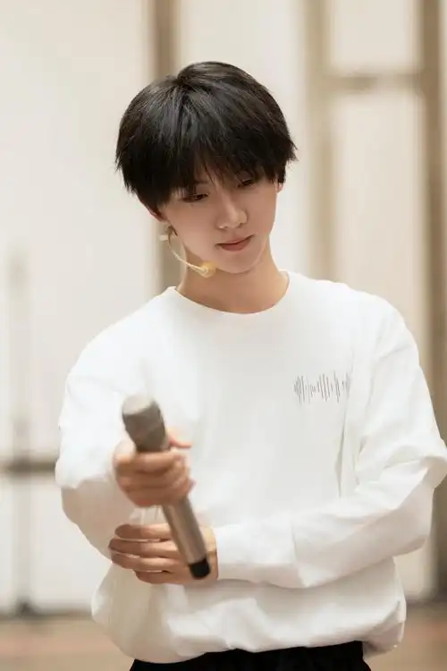 时代少年团队长-马嘉祺  @时代少年团-丁程鑫