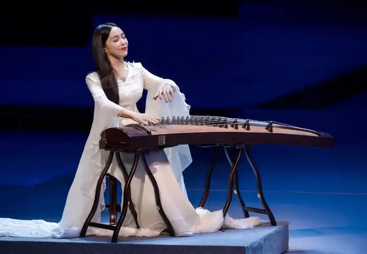 data-id="gnco51pibm">袁莎,1977年生于浙江省台州市天台县,中国古筝