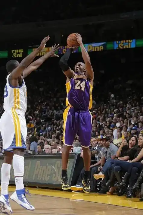 最帅投篮姿势,无人能及🌟】科比的投篮动作,美如诗篇,令人陶醉.