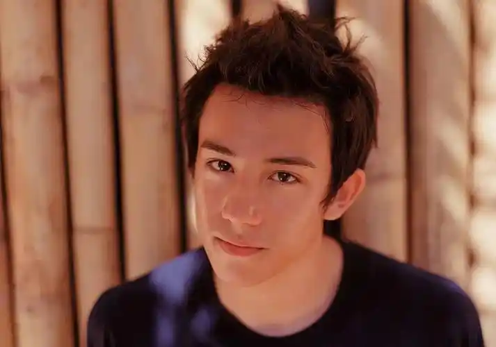 要知道之前她们twins组合和boys组合关系是非常亲近的