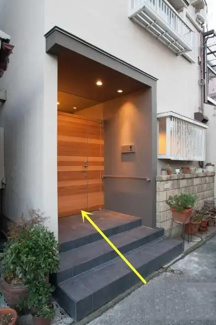 可劣势也得说一下,如果家里有老人或小孩的话,做步入式入户会让他们进