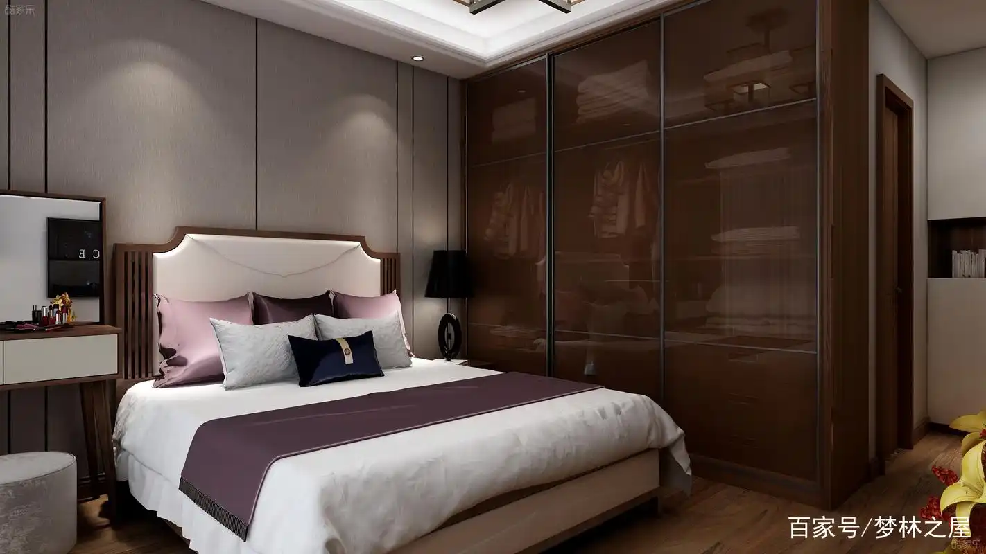 棕红色衣柜配以棕色玻璃推拉门,暖色调为主的空间,尽显温馨宁静.