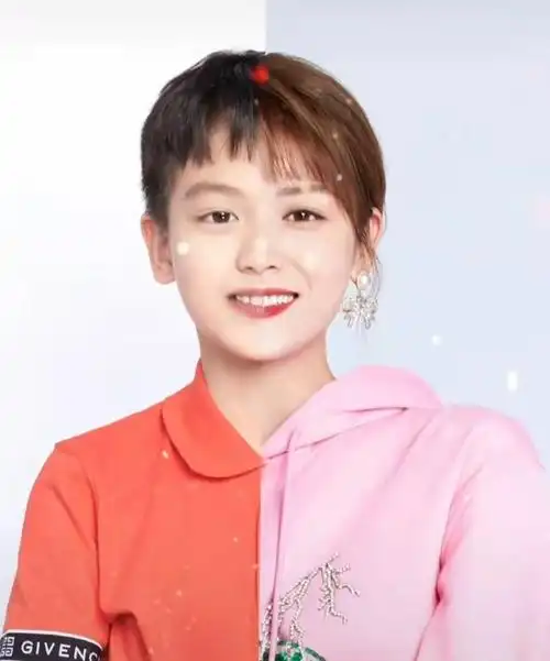 13岁森碟罕见穿汉服身材高挑气质温婉化身窈窕淑女神似林黛玉