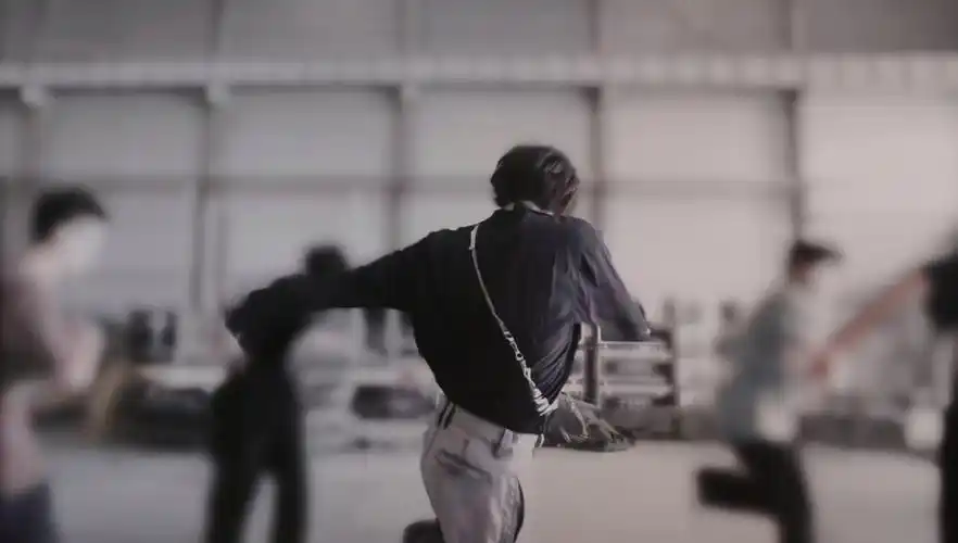 能看出优秀的的表情管理但重点是这个身材 身形 这个比例这个细腰长腿