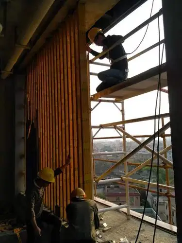 10,7层格栅立柱安装