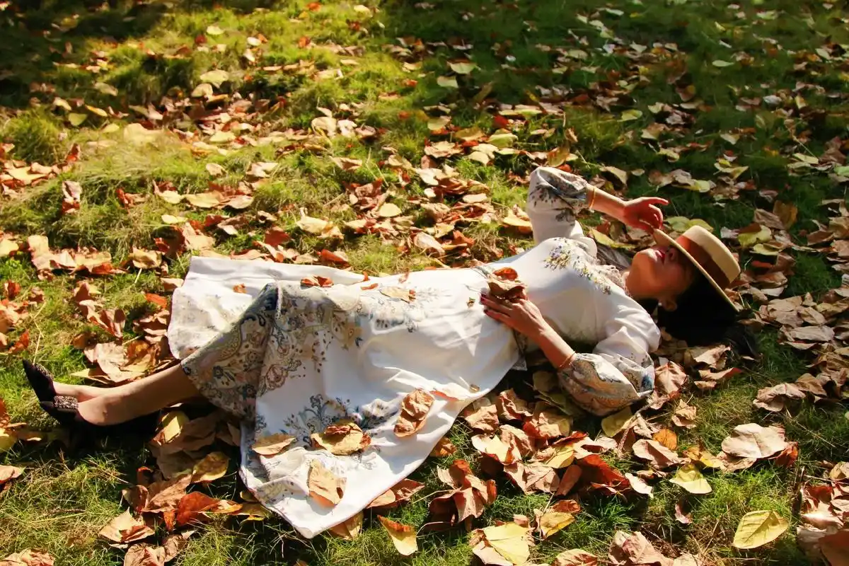 一个人最好的状态,就是独处的时候,安静,自在,不拘束,不迁就 - 抖音