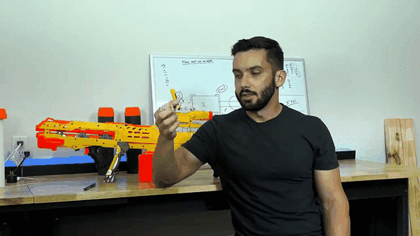 国外牛人在家中自造,世界上最大的玩具枪,打破了吉尼斯世界纪录