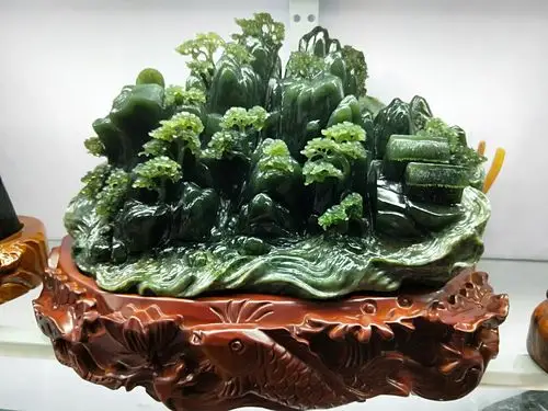 流光溢彩泰山玉