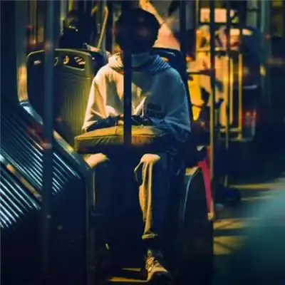 很孤独的头像男生