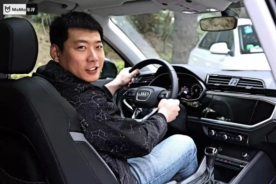 看评测不如问老车主,空间大不少内饰强很多,老车主评全新奥迪q3