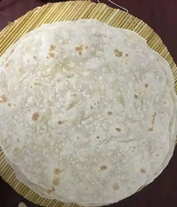 徐州烙馍.徐州人都是自家烙制烙馍,一般妻子擀,丈夫翻,也有嫂 - 抖音