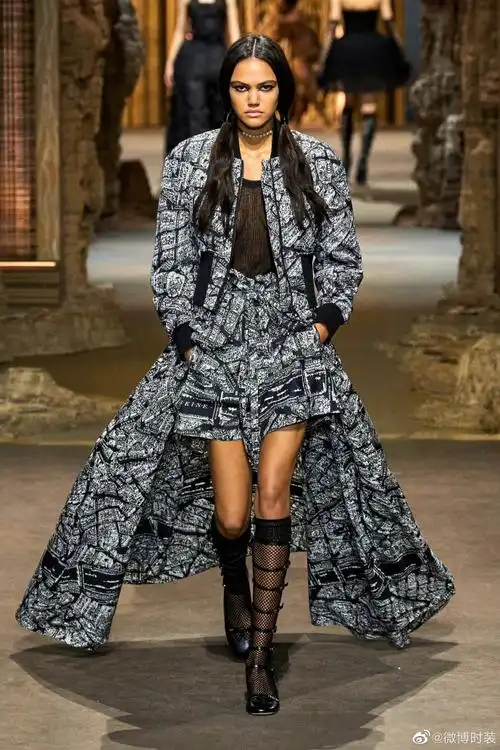 迪奥女装创意总监玛丽亚61嘉茜娅61蔻丽以最真挚的方式,引领大家